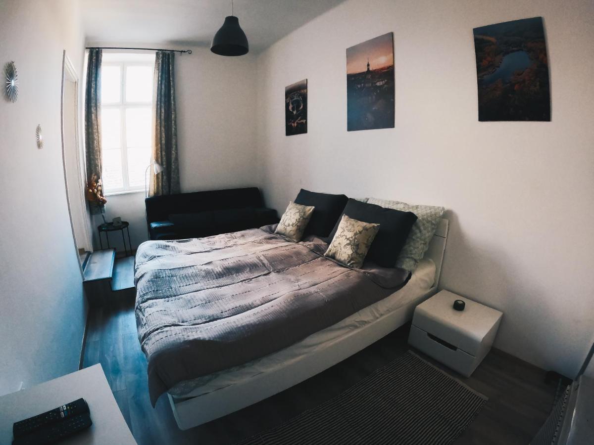 Studio77 Apartman Appartamento Sopron Esterno foto