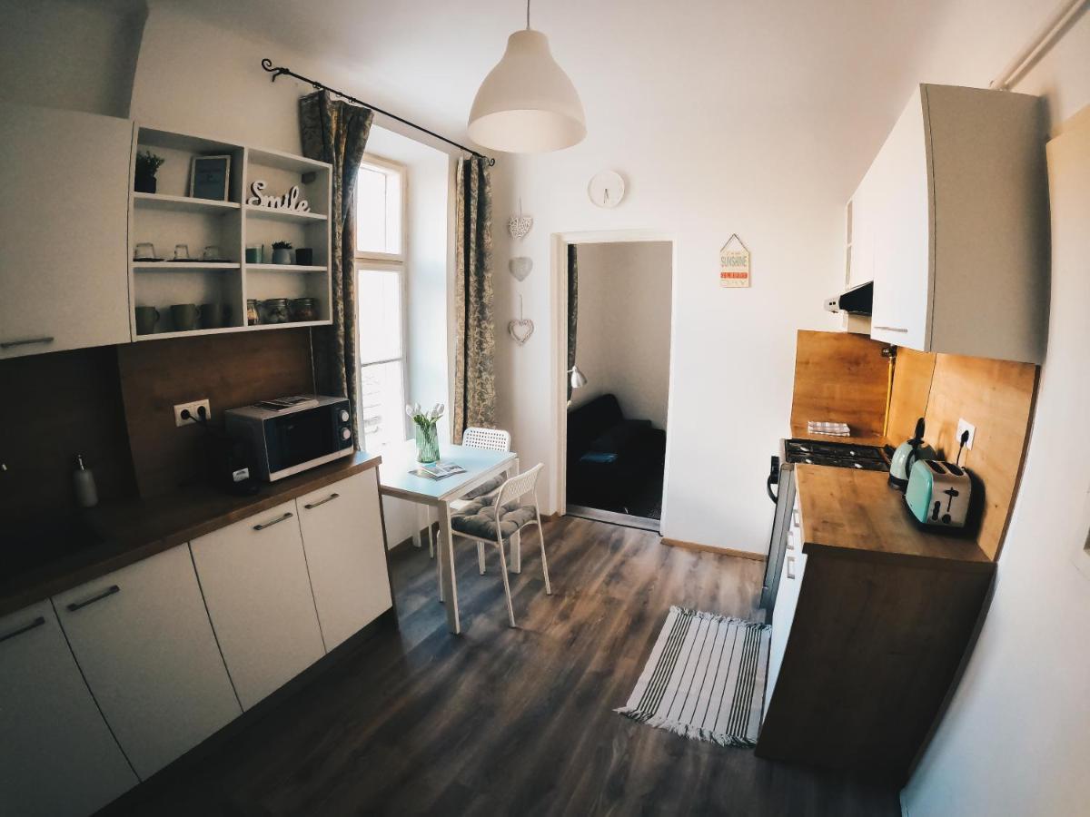 Studio77 Apartman Appartamento Sopron Esterno foto