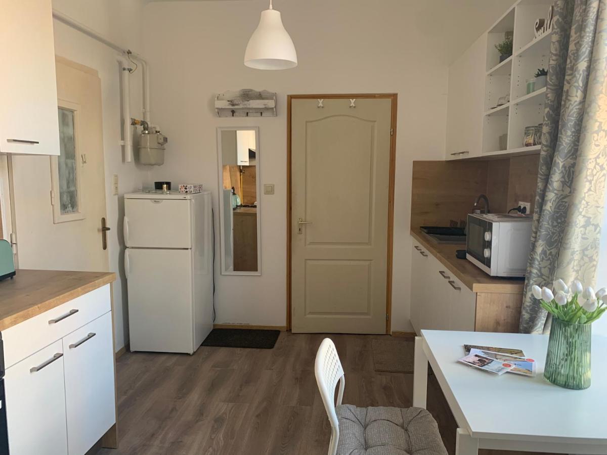 Studio77 Apartman Appartamento Sopron Esterno foto