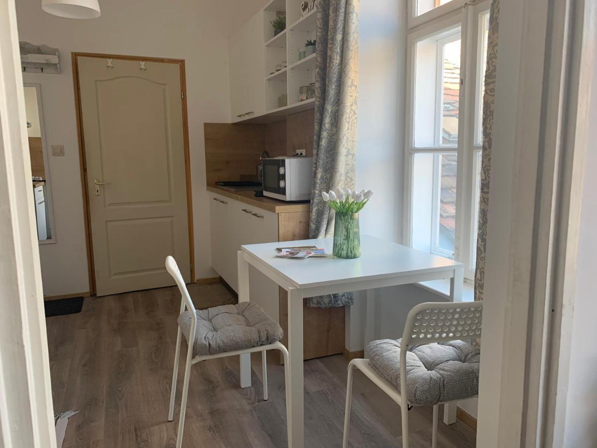Studio77 Apartman Appartamento Sopron Esterno foto